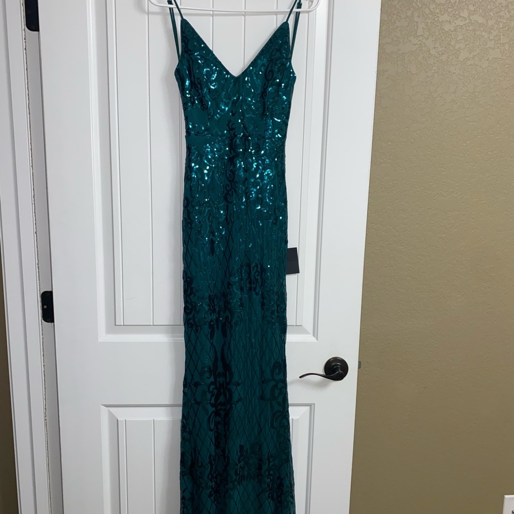 Open back Lulu’s XS formal dress, NWT. Only worn to try on. - Picture 1 of 3